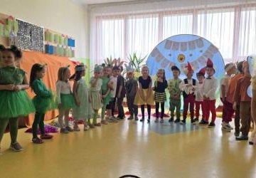 Przedstawienie o niegrzecznej żabce dla rodziców