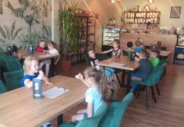 Pyszne lody - wyjście przedszkolaków do lodziarni