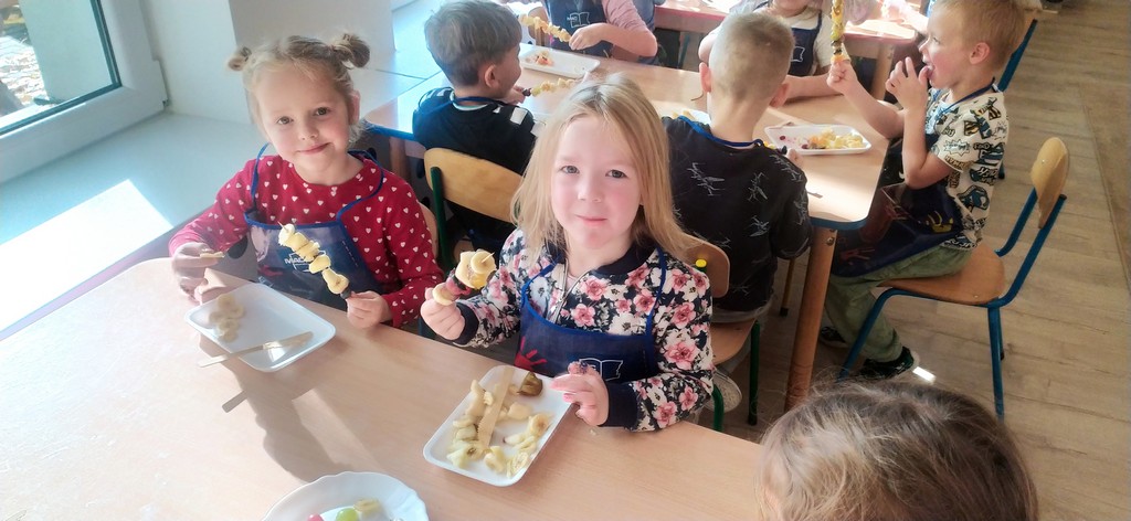 Smaczne i zdrowe szaszłyki owocowe