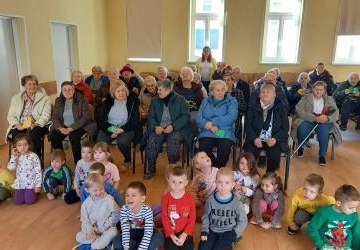 Wizyta przedszkolaków w Dziennym Domu Seniora